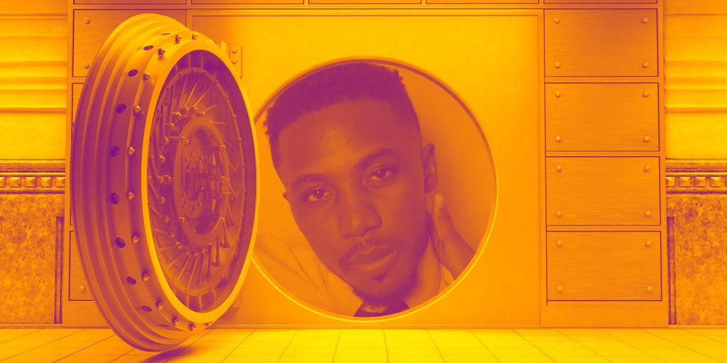 vydiaofficial's tweet photo. The weekend is finally here💃 Celebrate by jamming out to this week's #VydiaVault ft. @TheKhxos &amp; his video #SoLoud:  https://t.co/d8mSinbixr https://t.co/e5AdGh5qDk