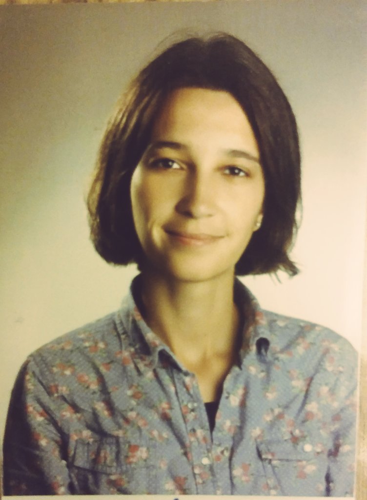 SemihOzakca's tweet photo. Nuriye Gülmen... Açlığının 164.gününde, tutsaklığının 88.gününde işini, ekmeğini, onurunu, yaşamını geri isteyen bir akademisyen... https://t.co/5VzRz2Tfxh