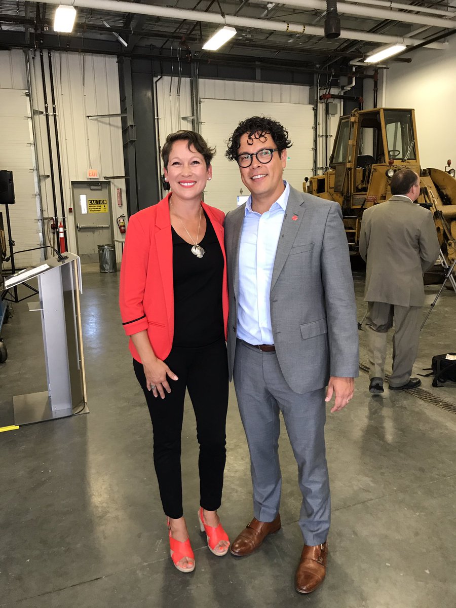 chrisderickson's tweet photo. Honoured to meet our 1st BC Indigenous female cab minister. Gave her an emotional welcome to syilx territory @OkanaganCollege. https://t.co/jNaBFsmRX3