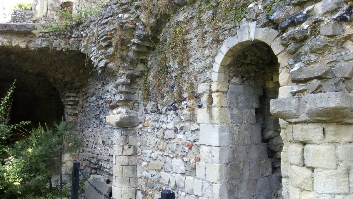 The family make me live in this archway when I am naughty