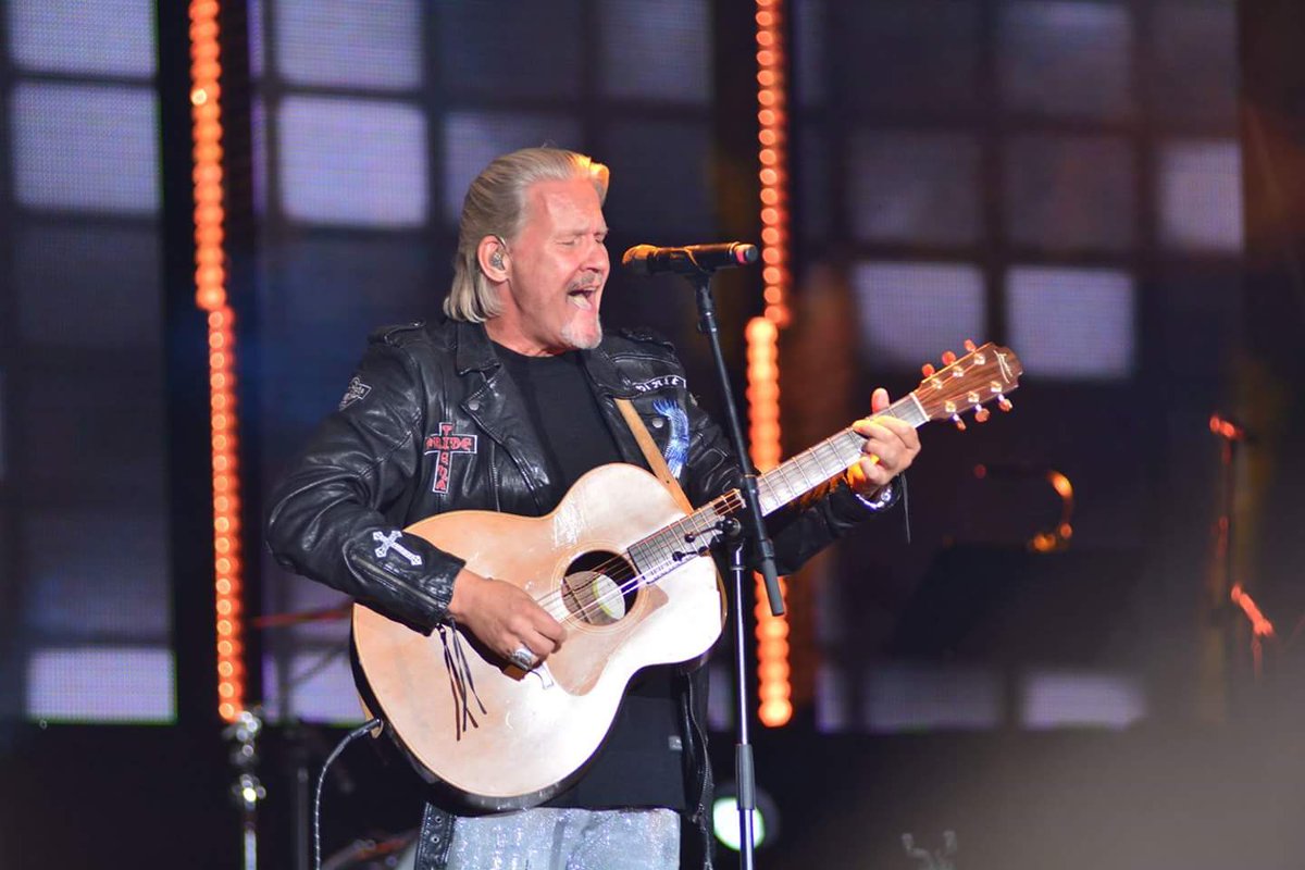 ChristinaRebbe's tweet photo. Johnny Logan performing in kitzbühel Austria #Schlagernacht https://t.co/TK9Ytl4yv1