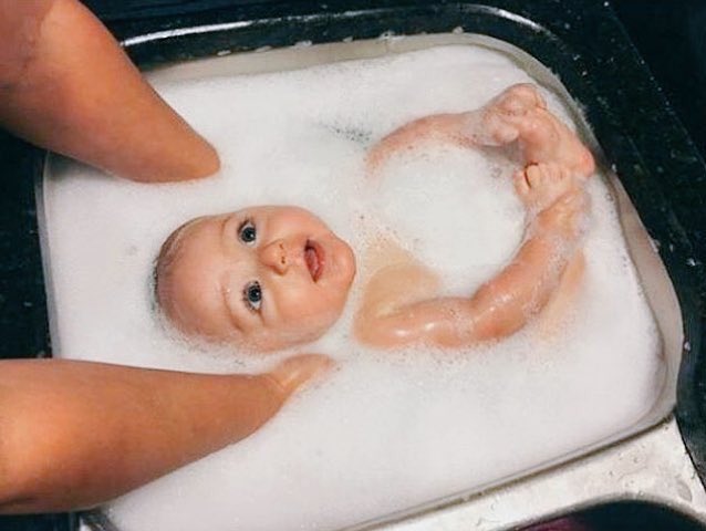 Tumblrx7's tweet image. براءةٌ في وسط ماء .. نقاءٌ في نقاء ❤