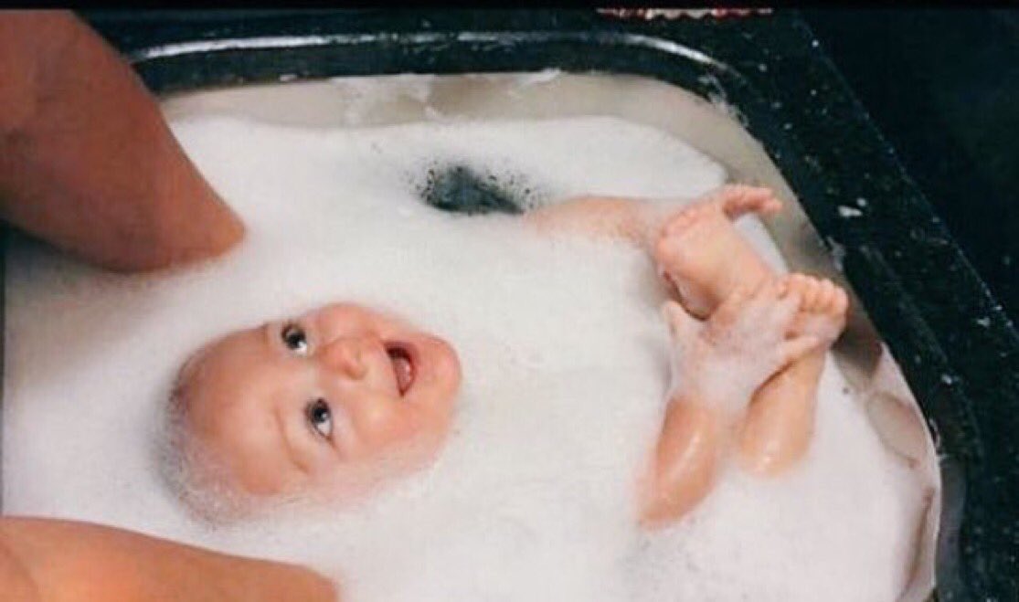 Tumblrx7's tweet image. براءةٌ في وسط ماء .. نقاءٌ في نقاء ❤