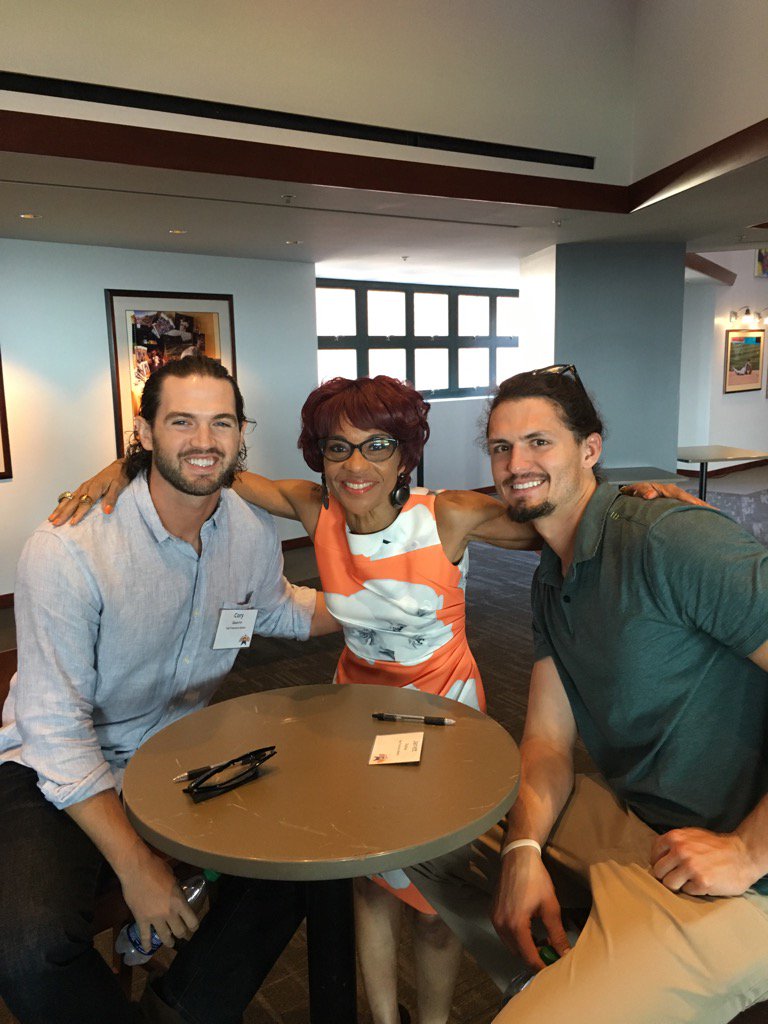 RenelSFVoyce's tweet photo. My dudes!  Cory Gearrin &amp; Jarrett Parker helped thank our AT&amp;T Community All-Stars!  #sfgiants #Giantsinthecommunity https://t.co/fAxPjDN9RD