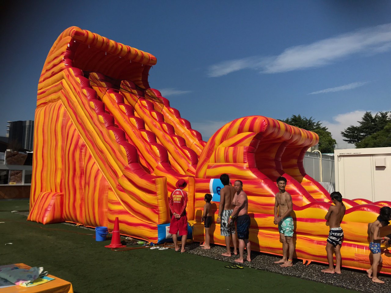 大阪vipラウンジ おはようございまーーす 大阪城プール行ってきました ウォータースライダー最高ーーー 大阪駅から１０分なんで 皆さん是非行ってみてください 化粧直しは大阪ラウンジで プール 大阪城プール 着替え シャワー 朝から開いて