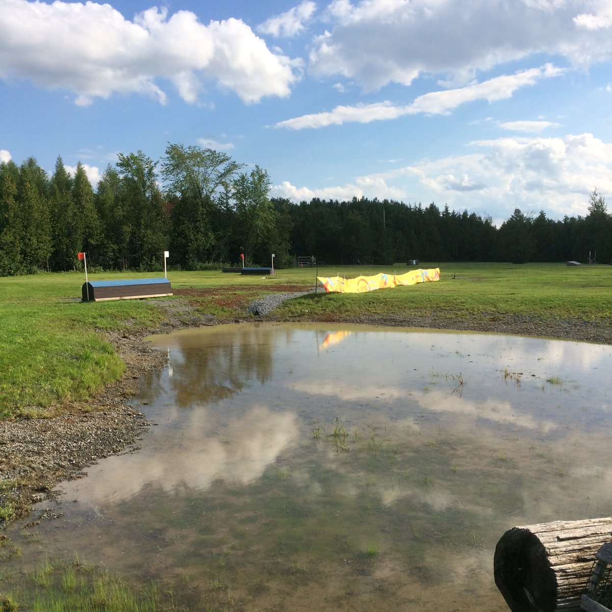 The cross country course awaits for tomorrow's endurance day at the #Oakhurst3DE long format event oakhurstfarm.com/oakhurst3de 🍁#eventing #horse