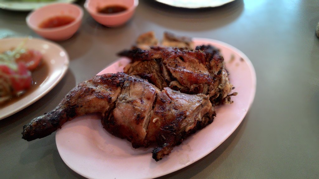 EatingDaily's tweet image. ร้านลิขิตไก่ย่าง ตำนานไก่ย่างสนามมวย (ราชดำเนินฯ) eatingdaily.wordpress.com/2017/08/19/lik…