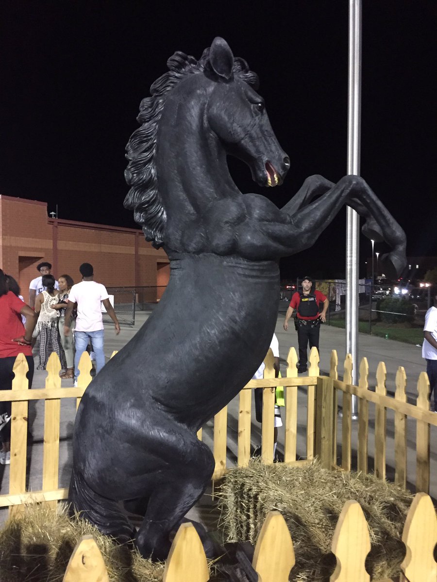SPHSstallions's tweet photo. The Stallion made its debut this evening at "The Corral!" @stuco_sphs @SPiNwired_ @SPHSBoosters @sphsBOT @SPHSCheer2017 @spstallions https://t.co/qyksRX2WlJ