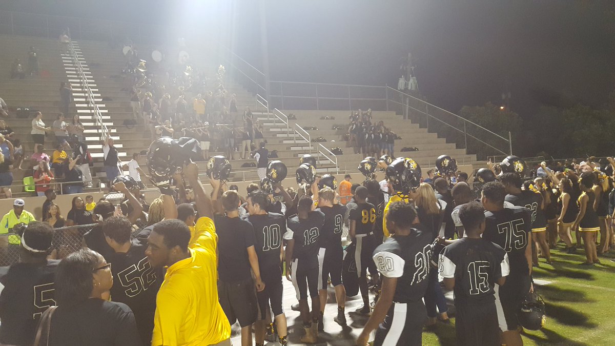 TigerTownClark's tweet photo. 1-0! Tigers ROAR! SO proud of this football team! https://t.co/fNjkvdirhk