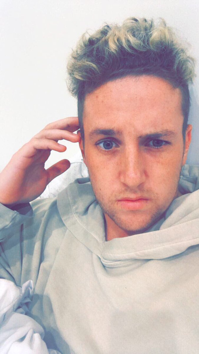 coreylabarrie's tweet image. I'm actually liking the new hair thanks @KianLawley 

Snapchat saw it first add me
@coreylabarrie