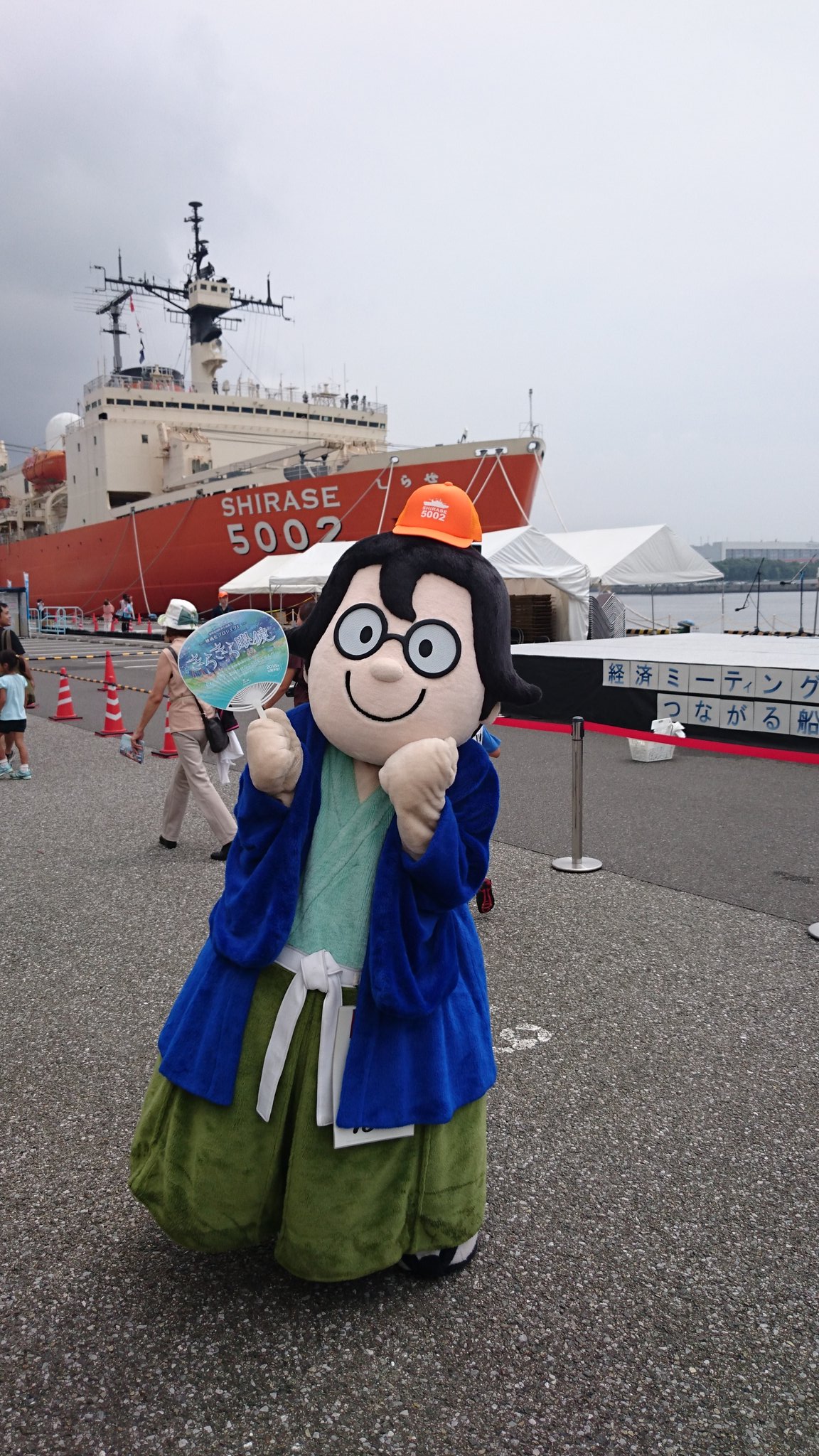 松橋こうじ こんにちは 時折強い陽射しが射す蒸し暑い一日になっています 朝市に続いて再会しらせマリンフェスタに来ました シャトルバスも満員で多くの来場者で賑わっています 蒸し暑い中 船えもんも頑張っていました T Co Bgkbb0e4ht