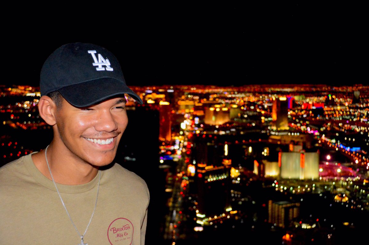 chazzydawgg's tweet photo. 🌃😊 https://t.co/GoaMxYhN8F