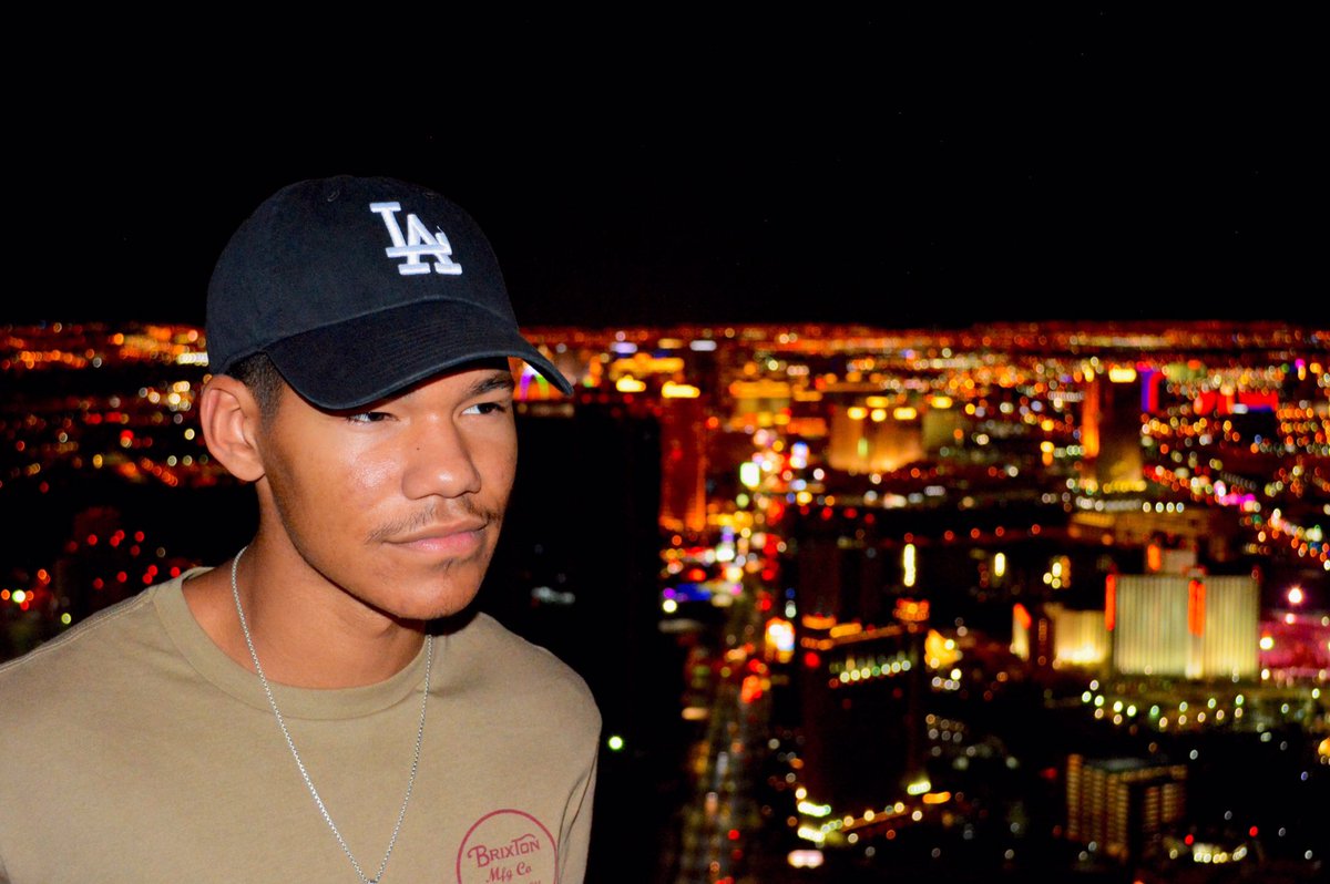 chazzydawgg's tweet photo. 🌃😊 https://t.co/GoaMxYhN8F