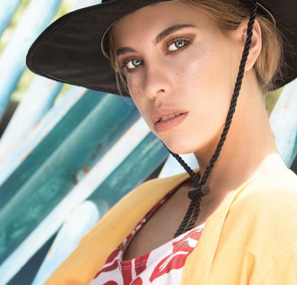 StarModelV's tweet image. Nuestra 🔝 MELANIE @melaniedetoni 
Ph: @clauwiesner | Mua: @naturalgradiva | Stylist: @eseoff