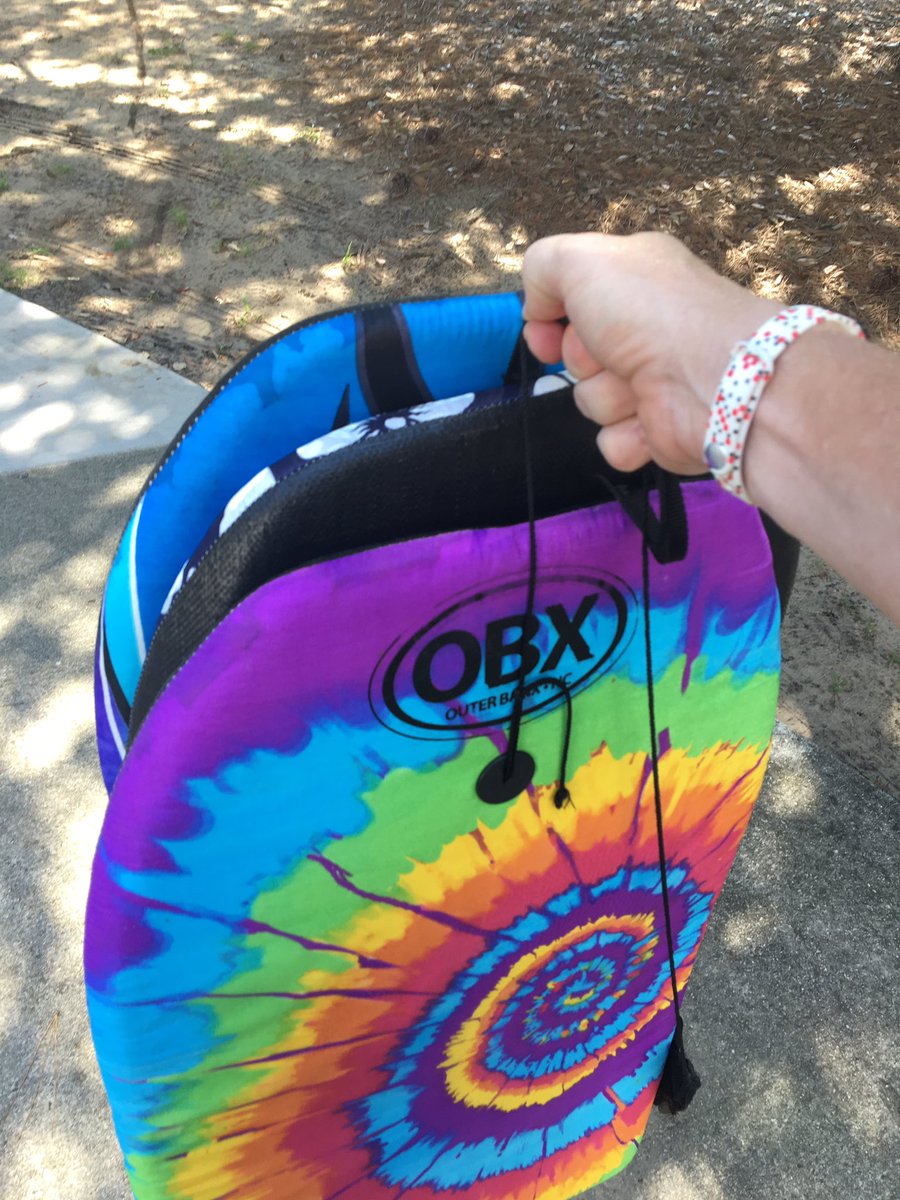 makomichael's tweet photo. #RunnerPerk to be able to run back to the house to get the things we forgot. 3 Boogie Boards, LifeVest and Cooler. #RunOBX #pacethenation https://t.co/IzMhCILOXZ
