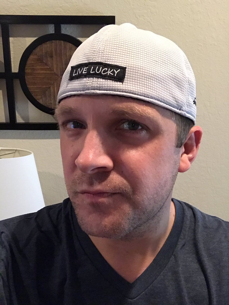 JimSpiewak's tweet photo. Can I grow a beard? Left is 4 days ago. Right is now. Final pic Monday before I shave off nearly a week's worth of my dignity. #JimsBeard https://t.co/6h1pSAHV6T