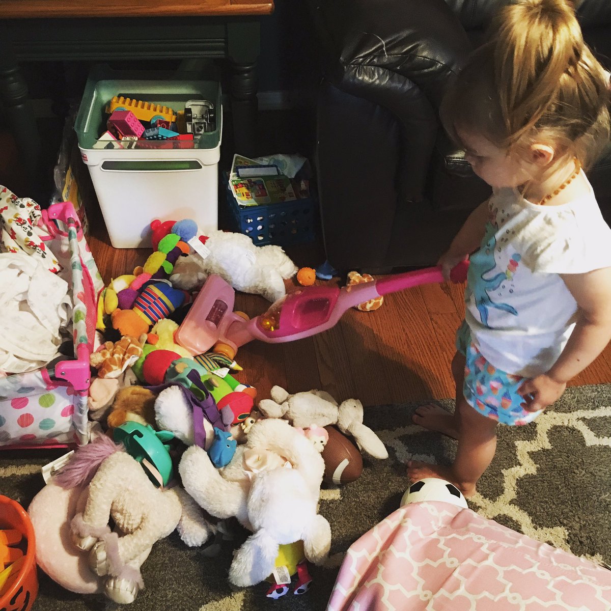 HappyToddlering's tweet photo. Mommy: E, why did you dump all your toys on the ground?
Me: So I can vacuum the mess.

#ToddlerLife https://t.co/dpGOfJrR0u