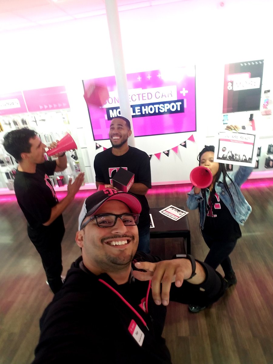 RiMo119's tweet photo. The new #UnCarrierApprentice @M1NCohenReed @donovan_revers https://t.co/EWk4oy3ucA