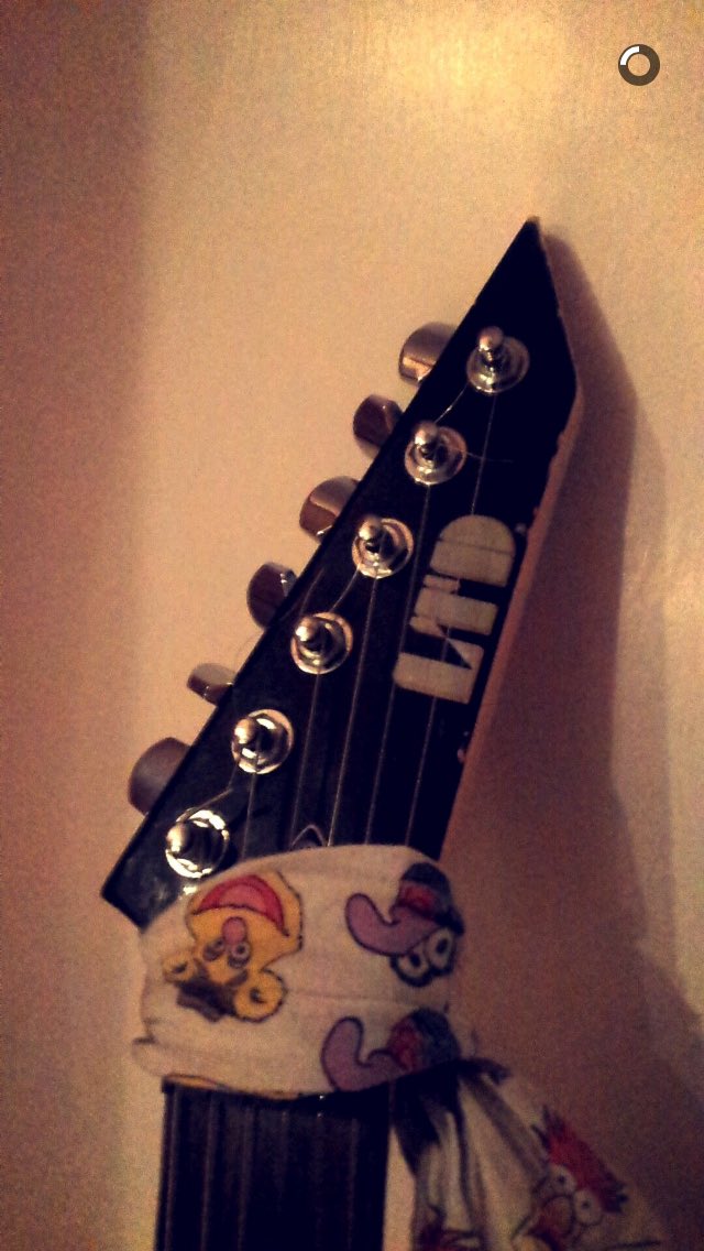 pomegranite67's tweet photo. The four new guitars of distorted youth #distortedyouth #farAway https://t.co/40U9d6S6zo
