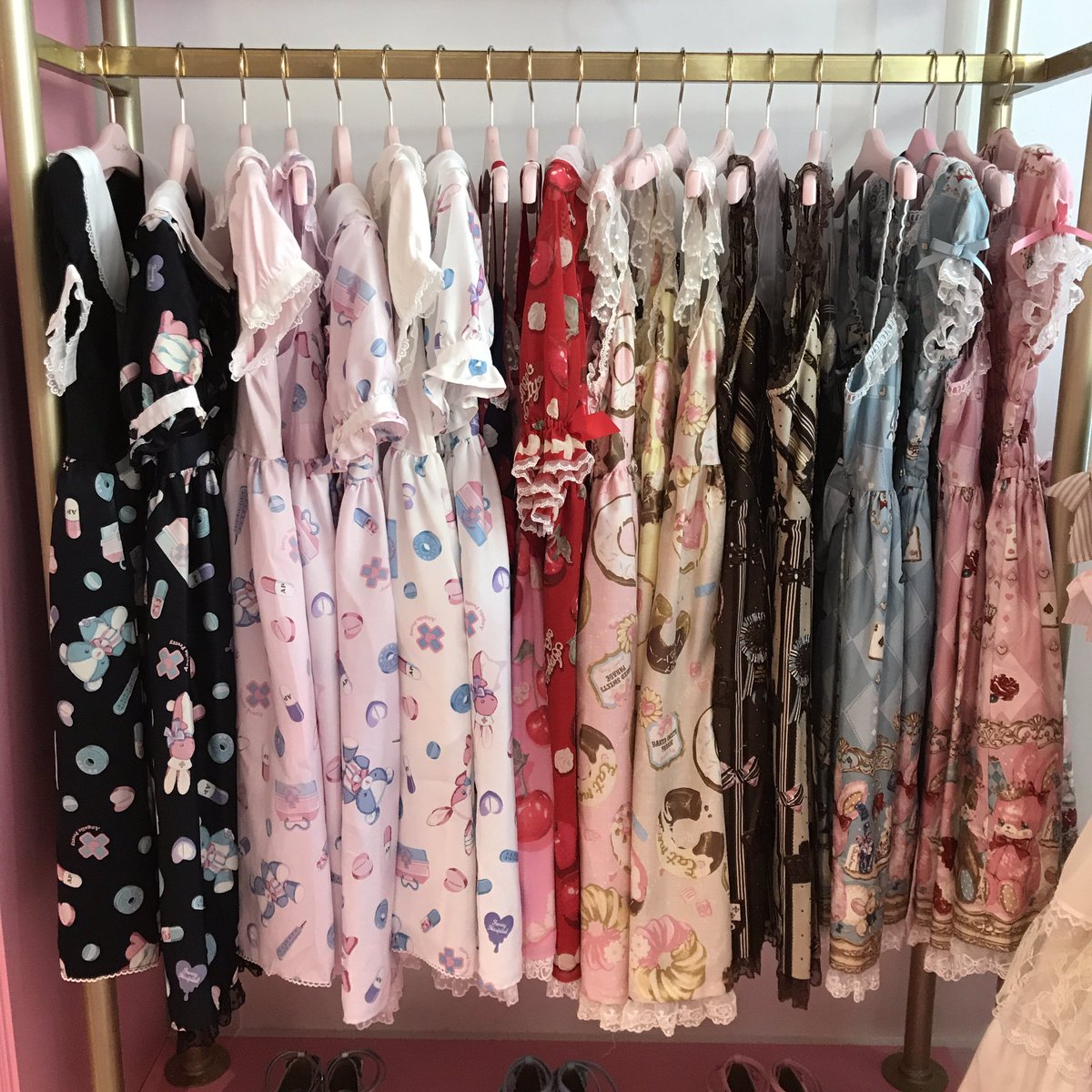 AngelicPrettyUS's tweet photo. special sets, restock of creamy cherry, fancy hospital in stock 🎀 https://t.co/vs850uYTID #AngelicPretty https://t.co/8n7GWfar49