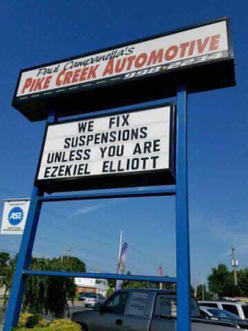 YourSports's tweet photo. Poor Zeke https://t.co/y71rt6L0Z8