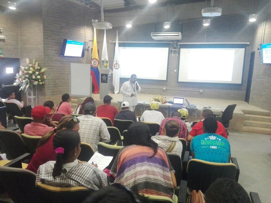 alejo_carcamom's tweet photo. Taller teórico práctico de apicultura en nuestro cfma dirigido a productores del Bajo Cauca Antioqueño. https://t.co/dCcY3VRhlo