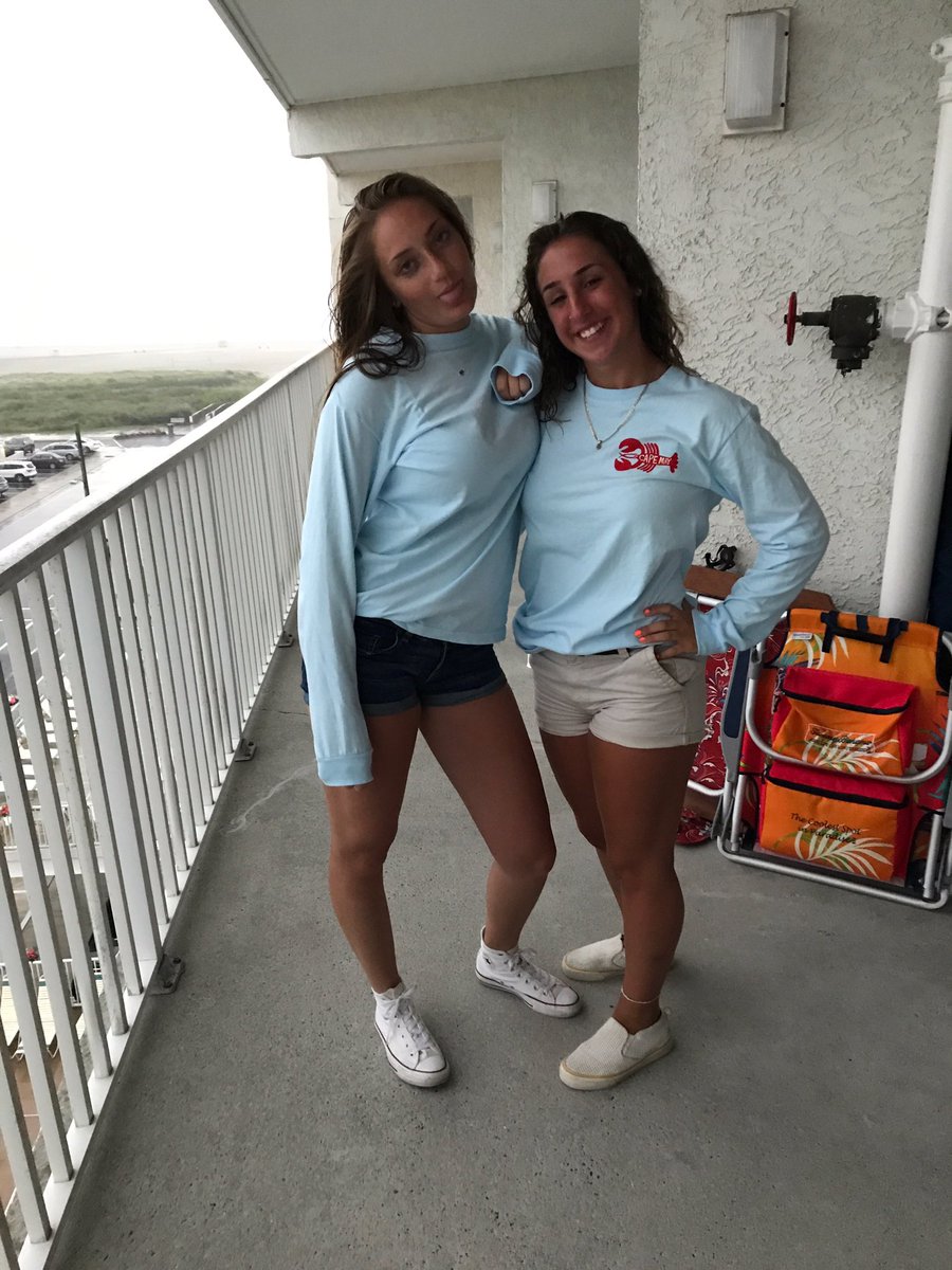 _ItsKelli's tweet photo. #WhyIsBlueCheeseAThing #BasicBeaches https://t.co/y8J5nU9P38