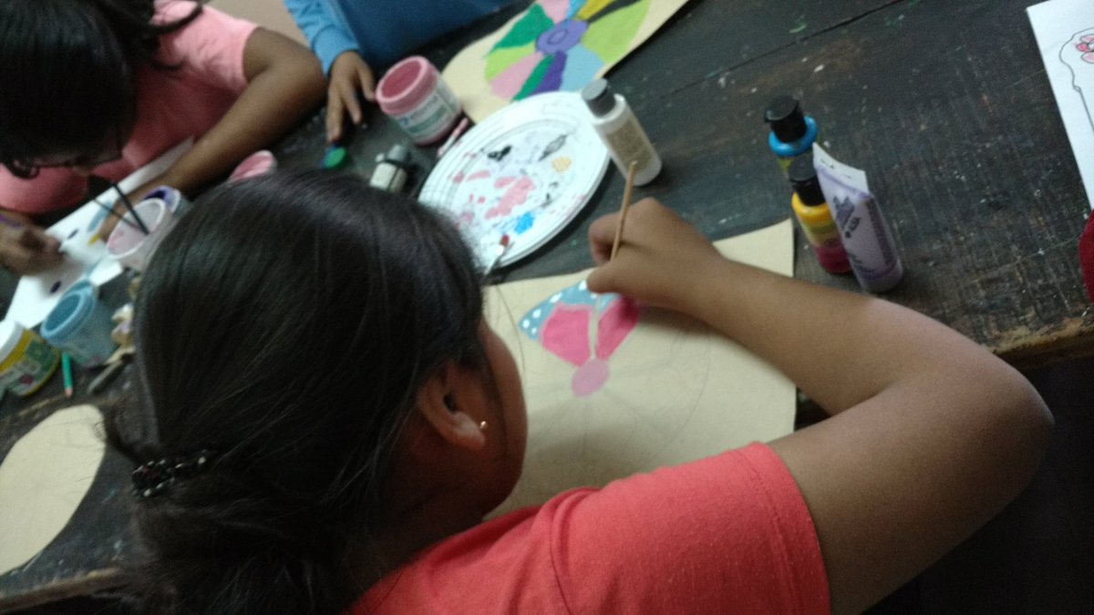 candeamelie's tweet photo. #CPPSAcompañaTusTrayectorias realizando mandalas en #PlayonesEducativosVillaCristina  @FerSiarezEa @artydance23 https://t.co/c4w9dX11MQ