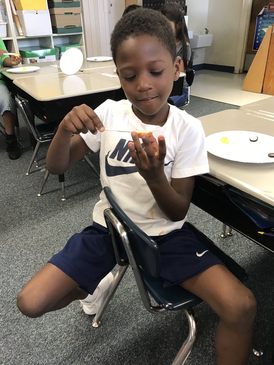 Sequencing activity, snack, &amp; science fun ... why not?!?! <a href="/SSE_Dolphins/">SSE Dolphins</a> #dynamicdolphins #SolarEclipse2017