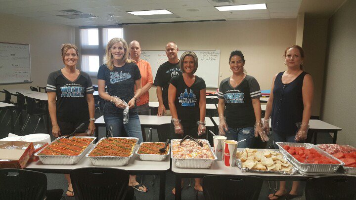 EFWolvesFball's tweet photo. Thank you Taste of Italy for sponsoring our first pregame meal of the season. Thank you parents for taking the time to come feed. https://t.co/sXvFkD9DAl