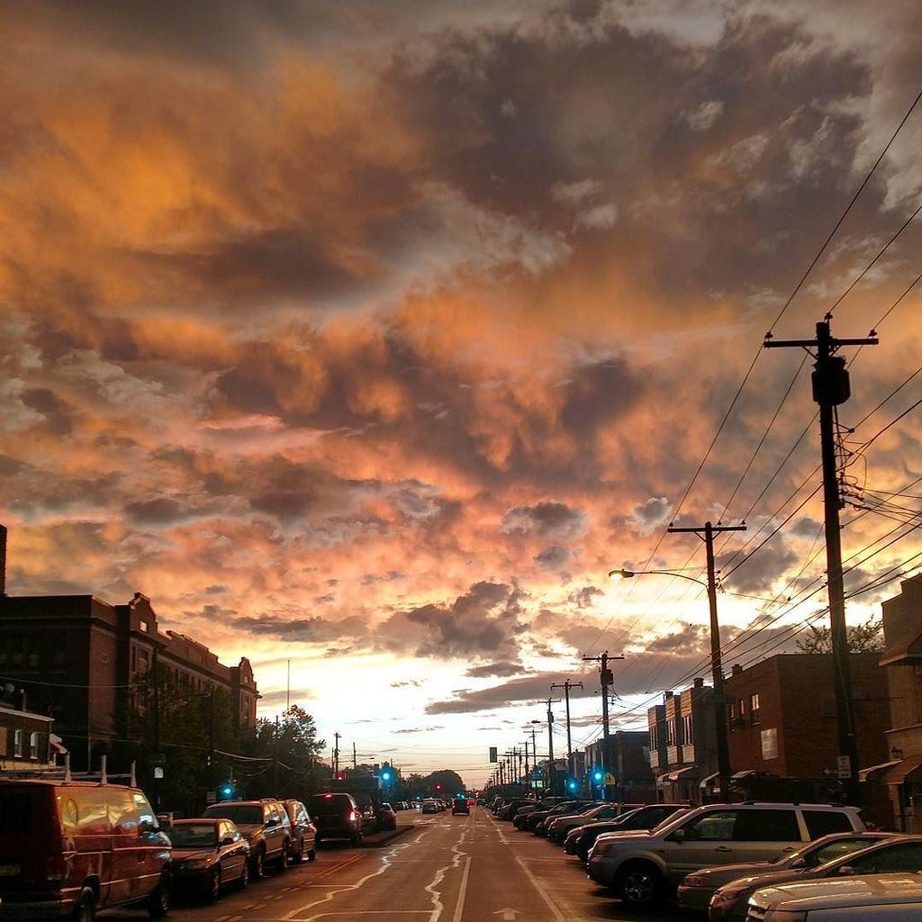 stevederive's tweet photo. #SouthPhilly #sky on #OregonAve. #RedSkyatNight https://t.co/u7evZGlo6O https://t.co/5FwdRMLMhC