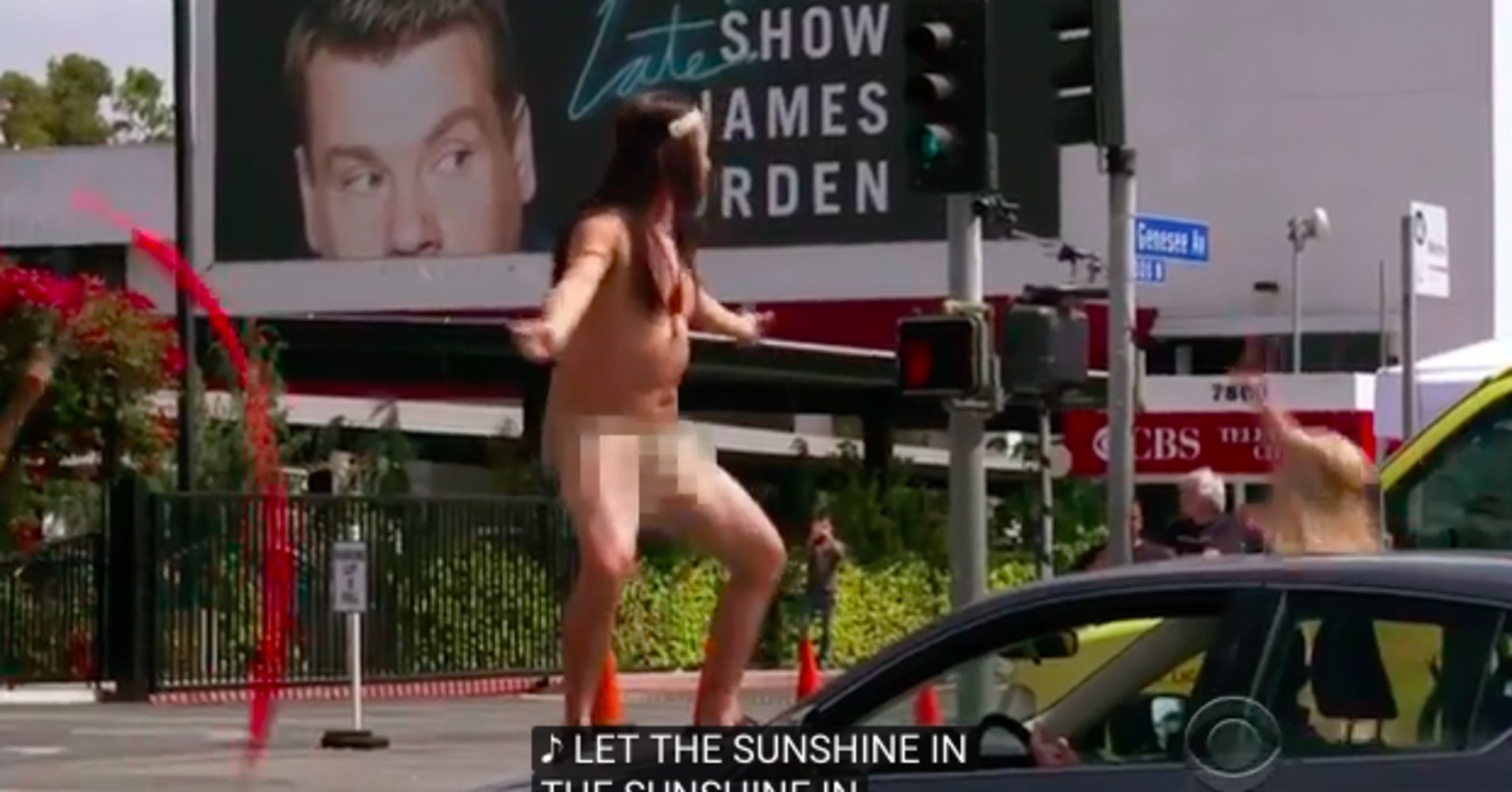 HuffPost on X: Watch Lin-Manuel Miranda sing naked in a Los Angeles  crosswalk t.cotDx045IuLq t.coUVFR47GZO2  X