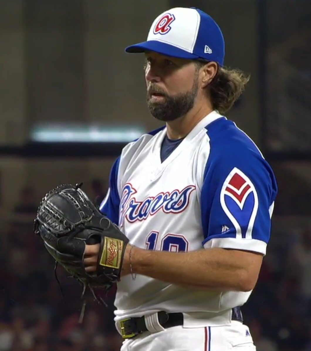 Super70sSports's tweet photo. The Braves are looking great tonight. Think I'm in love. 😍 And it's only right that R.A. Dickey is on the mound since he was born in 1974. https://t.co/z2v6oIsS4n