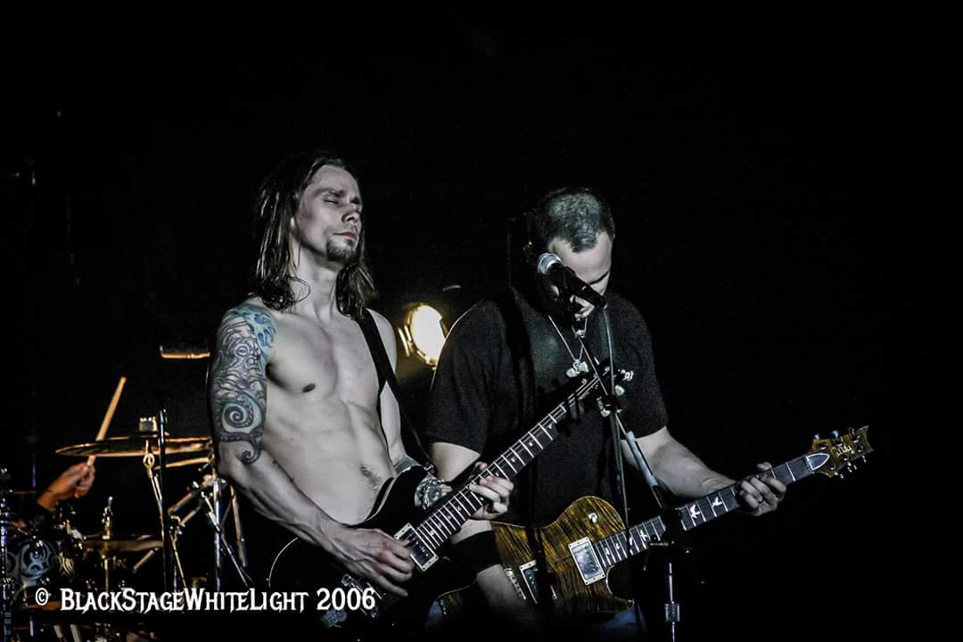 Fotón! <a href="/MylesKennedy/">Myles Kennedy</a> &amp; <a href="/MarkTremonti/">-</a> - <a href="/AlterBridge/">Alter Bridge</a> ABC, Glasgow, 9th June 2006.

Photo: BlackstageWhitelight 
Thanks Gus Darroch.