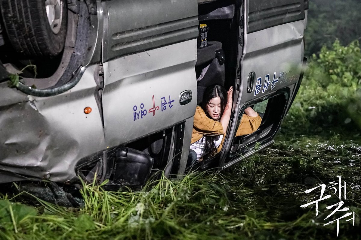 [구해줘] 목숨을 건 상미의 탈출!5화 미리보기 스틸 최초공개! Ep. 5 preview stills (1) #OCN #구해줘 #서예지 #오씨엔드라마 #SaveMe #SeoYeji http://naver.me/x18jBzzoTr...