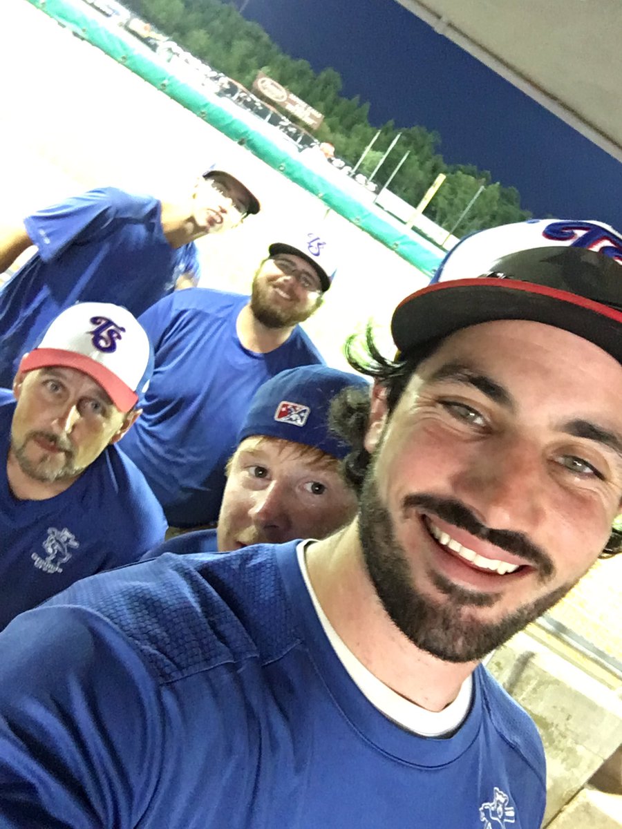 SamTurnerTurf's tweet photo. #LeesFairwellTour #SmokiesSelfie #LastDrag https://t.co/XISCrNGAHf