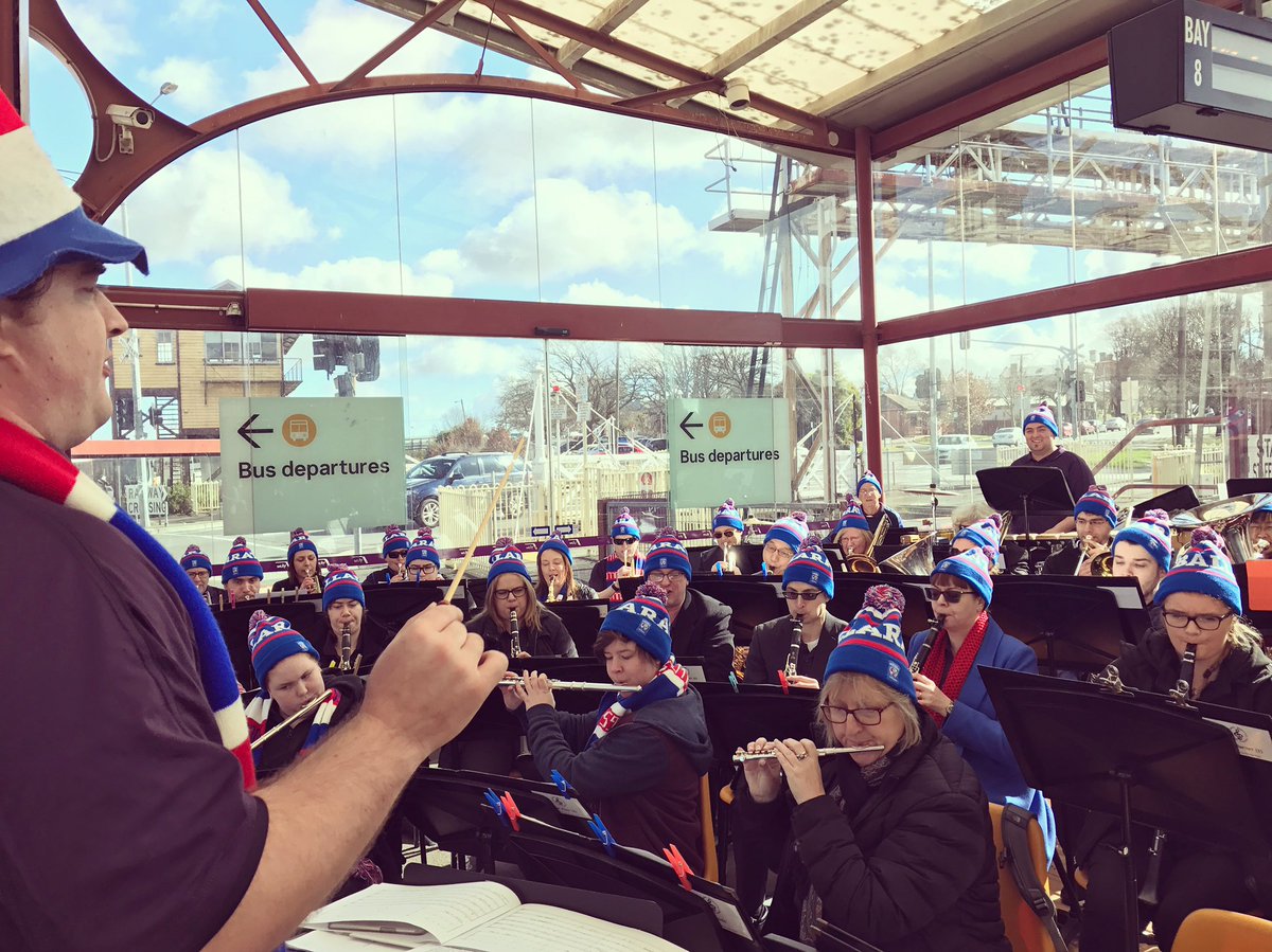 What a lovely welcome to those travelling into #Ballarat Train Station today to see #AFLDogsPort. Thanks Ballarat Memorial Concert Band.