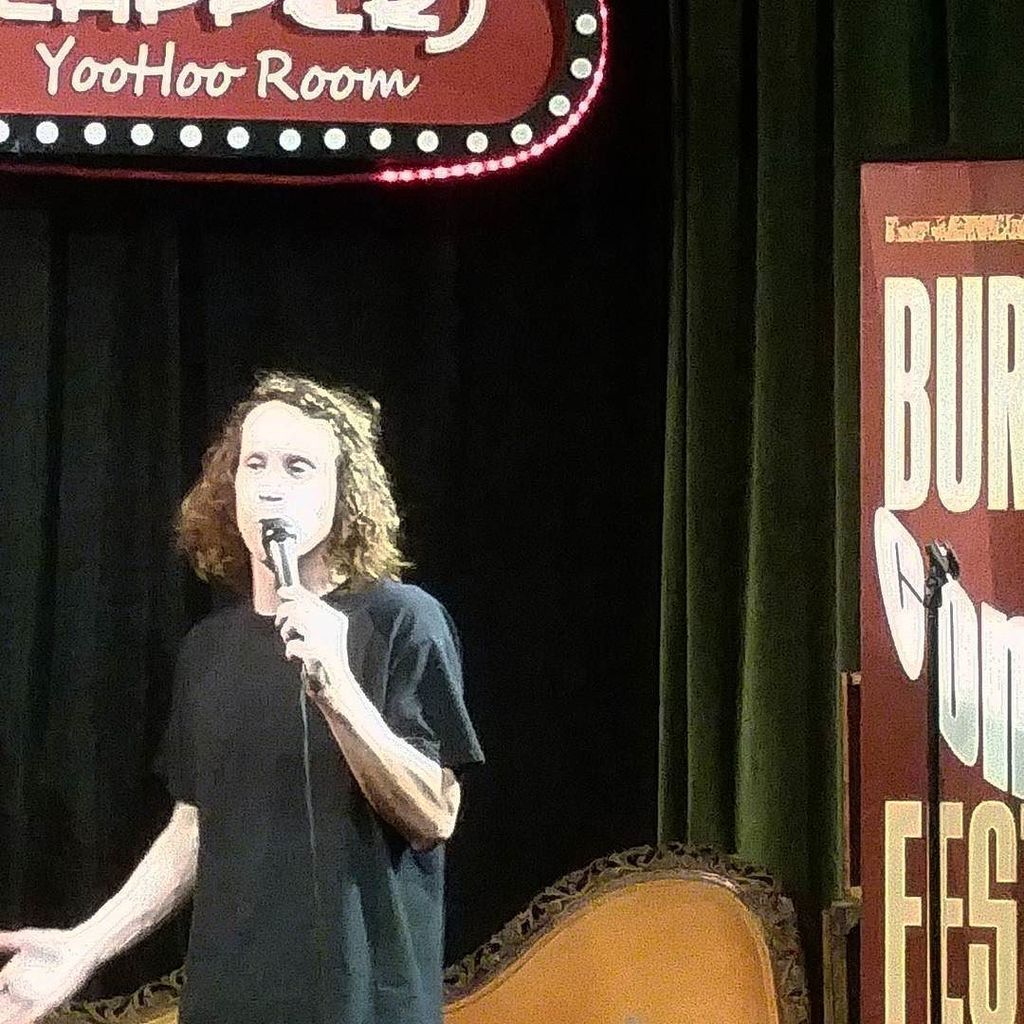 FlappersComedy's tweet photo. Substitute teacher Steven Garza schooling the whole room in funny!
#funnybusiness #burbankcomedyfestival #flappe… https://t.co/wLkFWA19kF https://t.co/SePSaxdENb