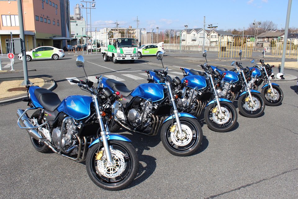 コヤマドライビングスクール Twitterren 8月19日はバイクの日 コヤマドライビングスクールの大型二輪教習は 教習車両をnc750かハーレー883rから選べます 綱島校には二輪専用コースもあります バイクの日 ホンダ Honda ハーレー ハーレーダビッドソン Nc750