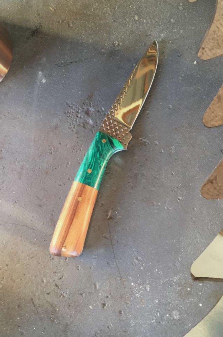 jdm_knives's tweet photo. Small skinning knife made from a rasp, mirror polished and hollow ground blade with stabilized cedar and reconstituted stone handle 🤙🏽 https://t.co/1WXYAbolJO