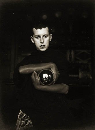 JessVsMachine's tweet image. Hero of the day: Jewish, nonbinary anti-fascist Surrealist Claude Cahun, who fought Nazi occupation with zines greyartgallery.nyu.edu/2015/12/claude…