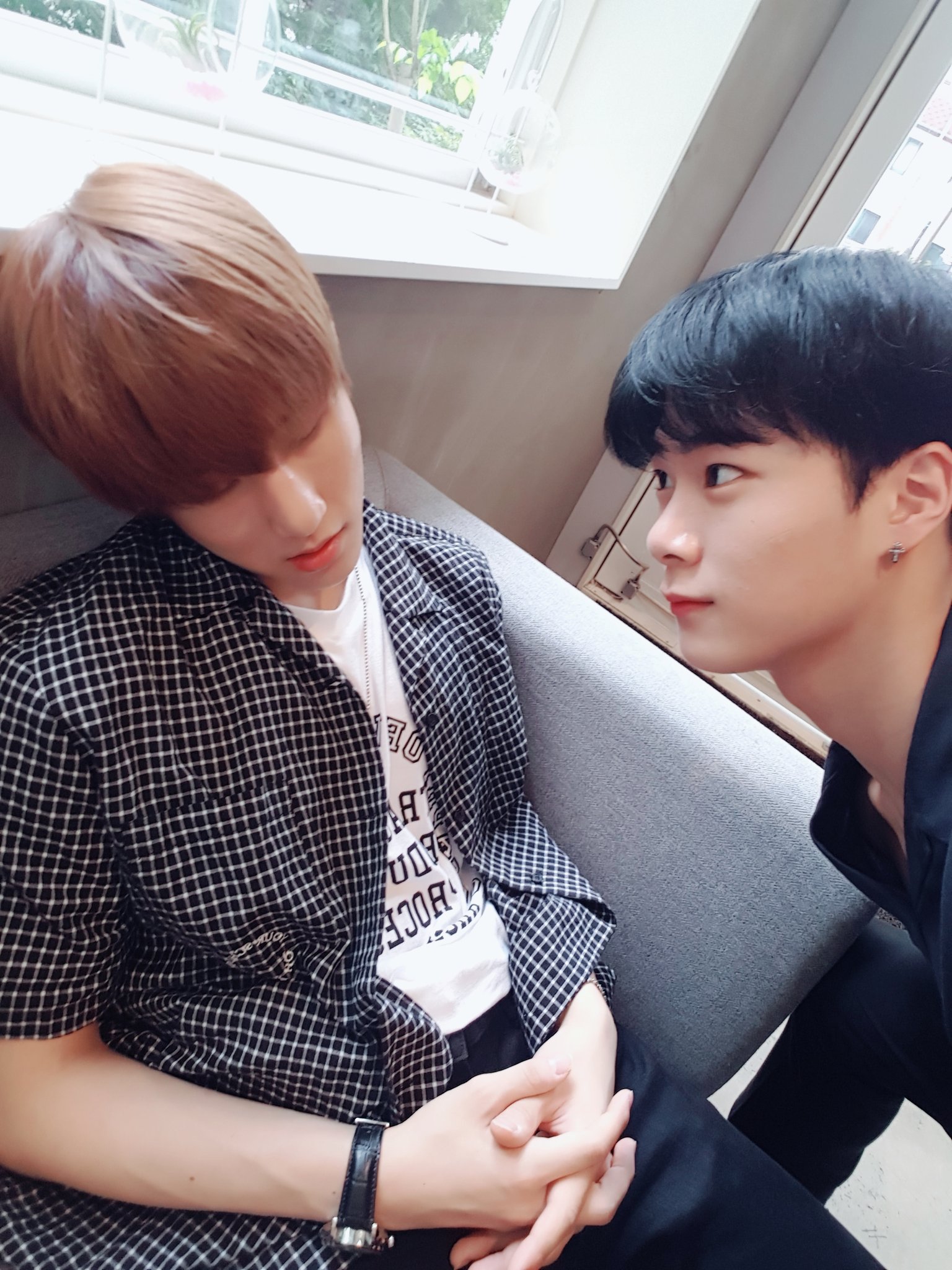 DHjlDSEVYAMWrvs.jpg:orig