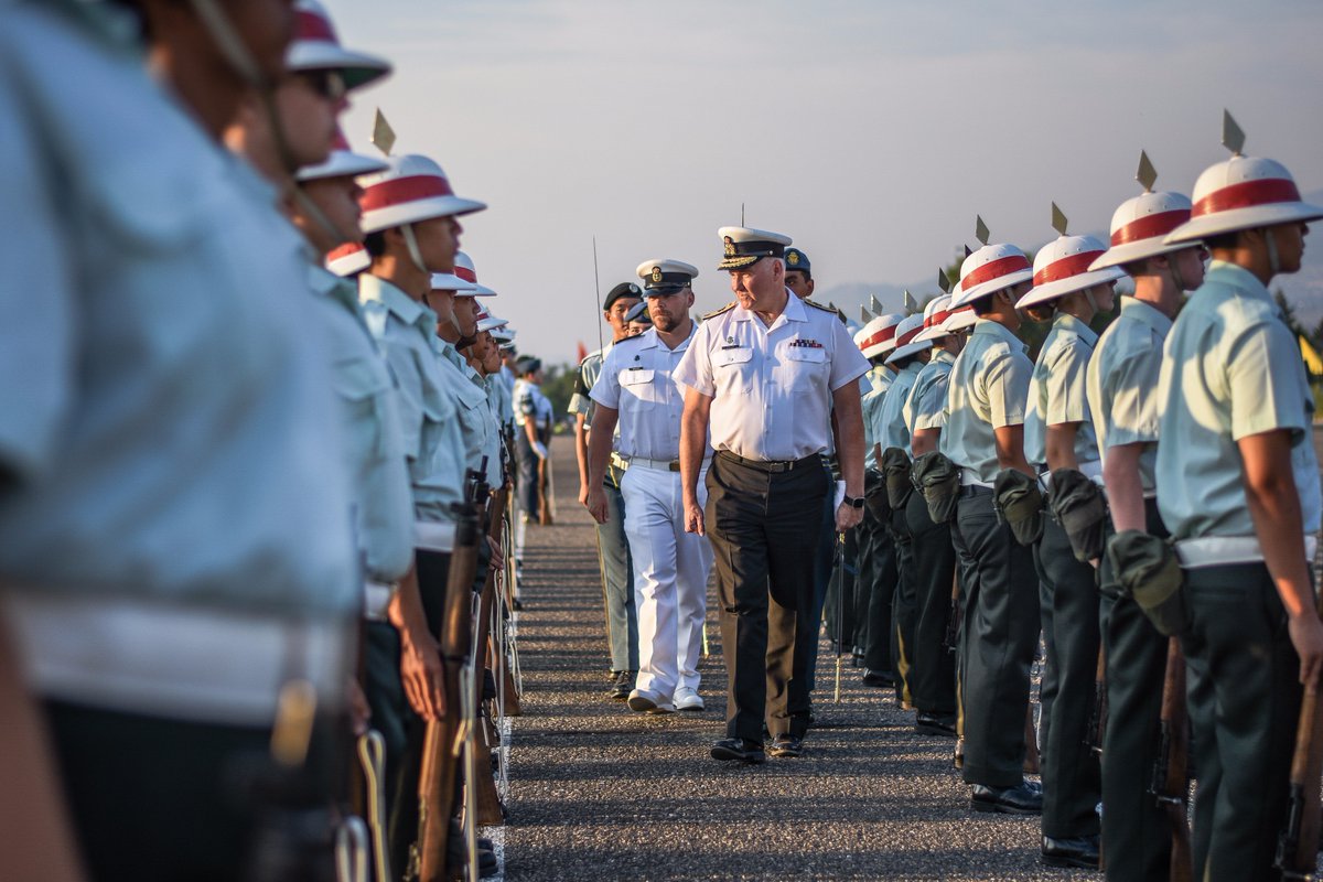 VernonCadets's tweet photo. La CEC Vernon a tenu notre cérémonie annuelle du coucher du soleil. L'agent de révision était Cmdre  Jeffrey Zwick. https://t.co/NnhNDpeG9E