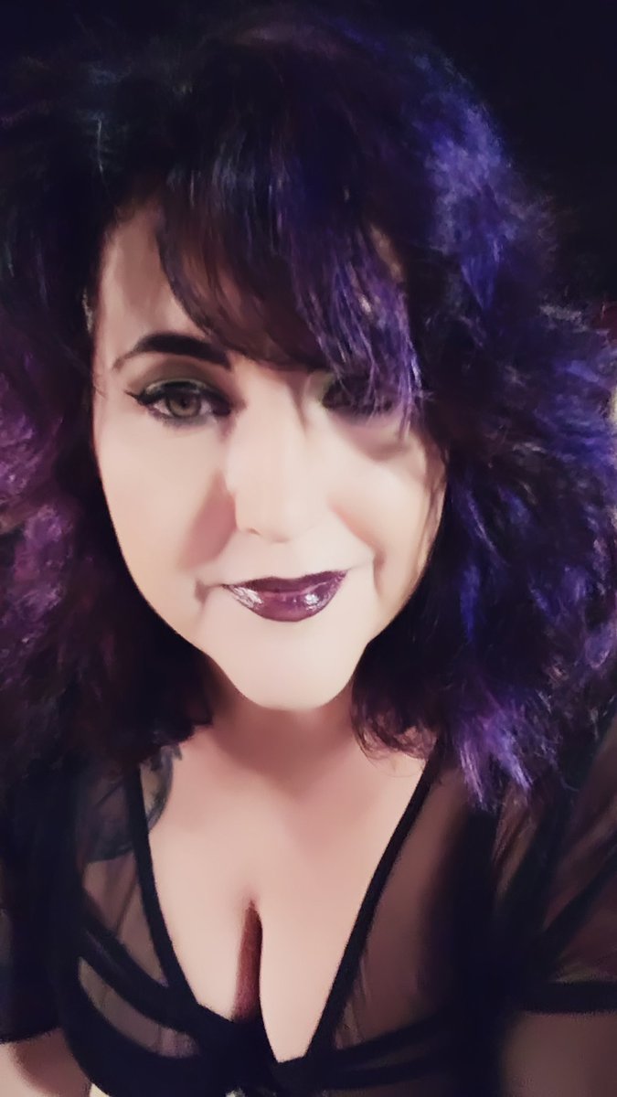 chicagomistress's tweet photo. Smiling cause I'm pulling my slave's balls down to his knees. #manhandling #ballbusting #cocktorment #prodomme https://t.co/sDgDMhjwr4