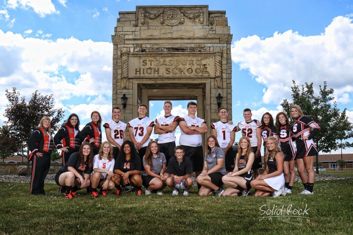 StrasburgSports's tweet photo. Thank you @srpworldhdq for great Fall Sports Picture Day. Doesn't get any better than this pic. One of last classes to attend the old school https://t.co/u2Kz0Xko6e