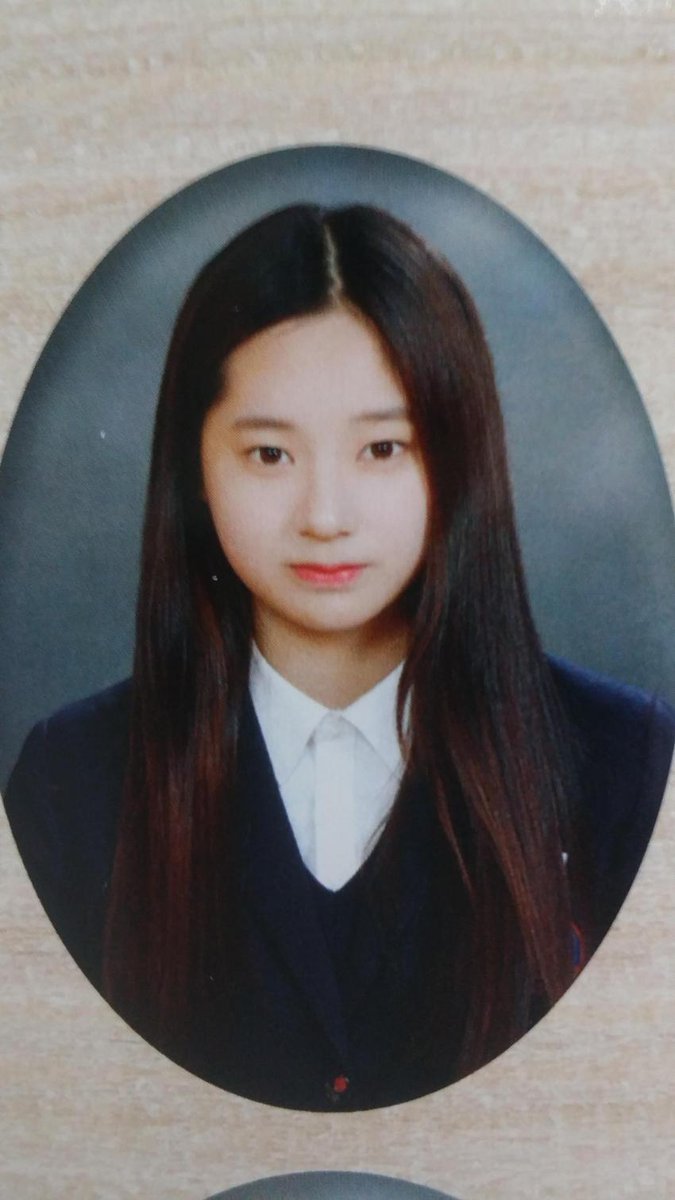 hanseolupdates's tweet photo. [PHOTO] #HANSEOL Middle School Graduation Pictures ~
©®jypgirlsupdte 

#OhHanseol #JYPTRAINEE https://t.co/mM3ibovXXK