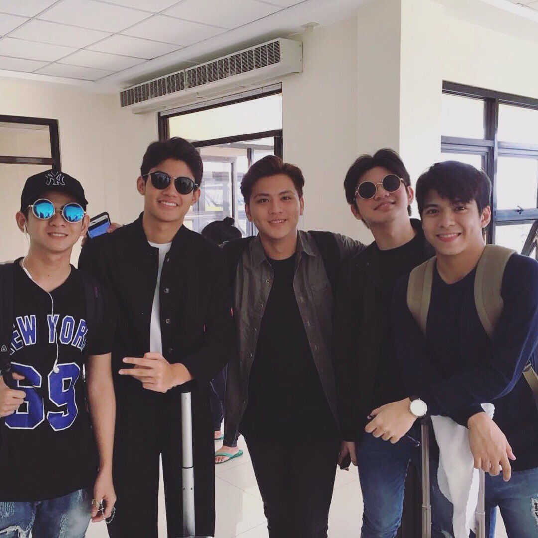 StarMusicPH's tweet photo. Nandito na sila! Kitakits mamayang 5PM sa Robinsons Place Naga! #Gimme5AlbumTourNaga https://t.co/g42Nv25nGJ