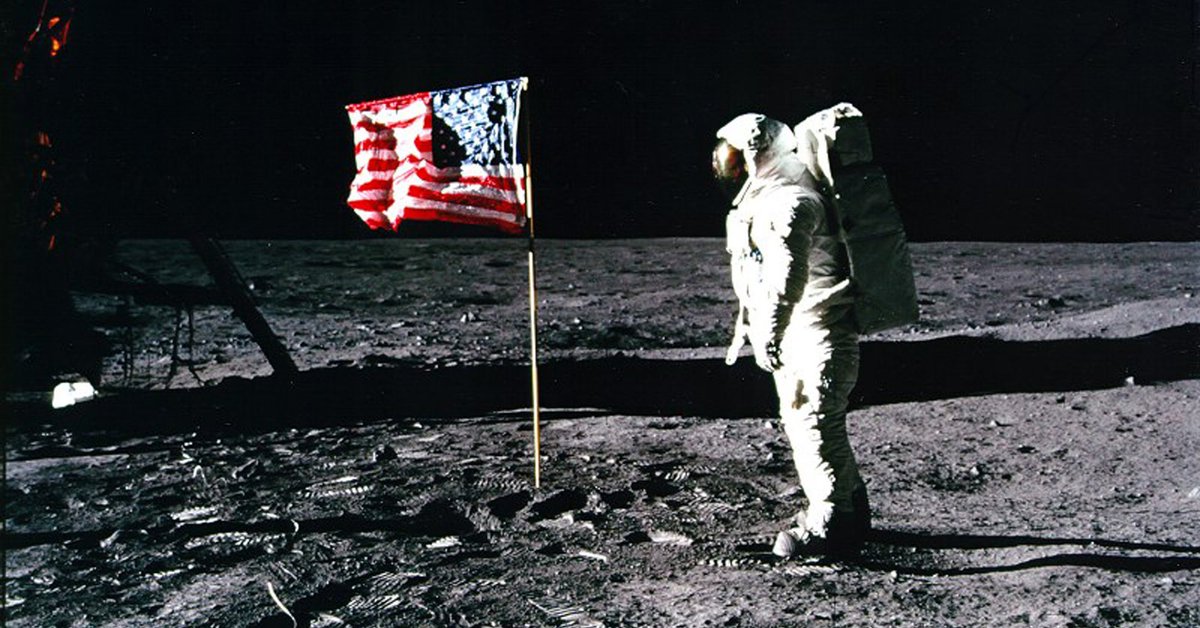 favogram's tweet photo. $995 Bag Of Moon Dust Could Fetch $4 Million At Auction - https://t.co/K1s2csxFL4 https://t.co/0pT9rtdfOX