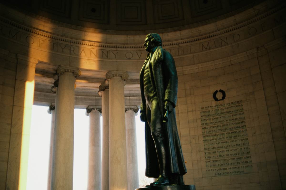 NBCNews's tweet image. Why statues of George Washington and Thomas Jefferson aren't "next," as President Trump suggested nbcnews.to/2wpUFdf