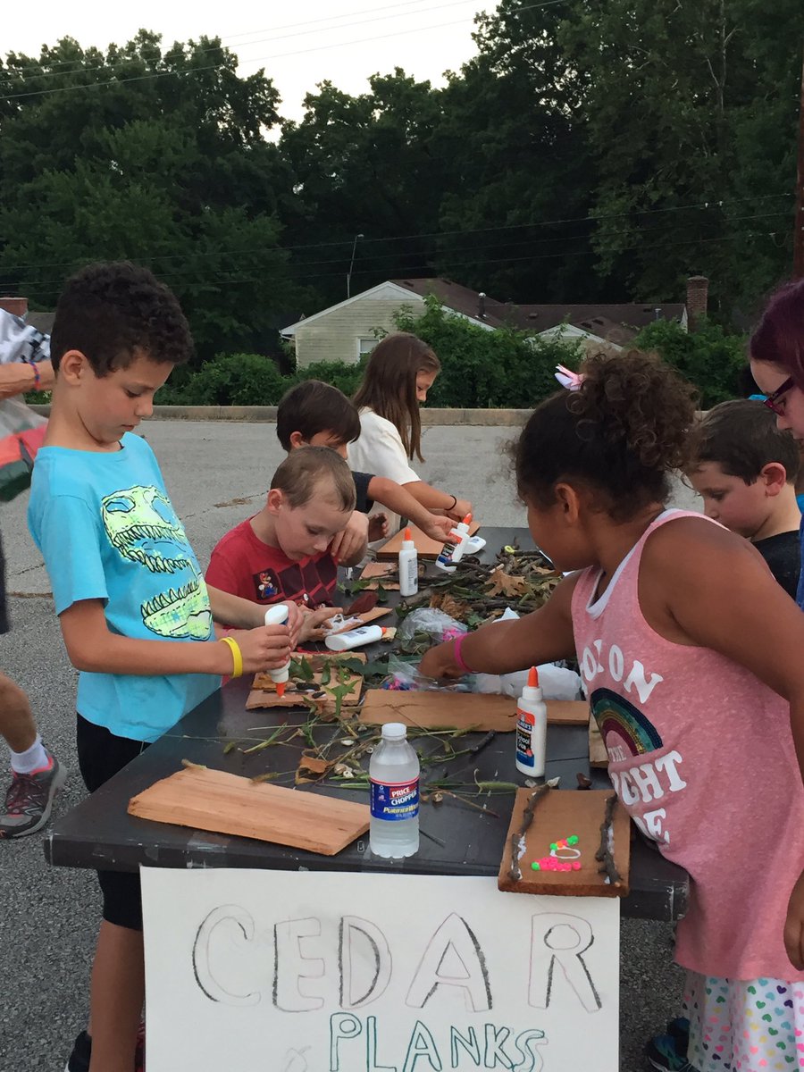 MsStalter's tweet image. Great time at the Nature Craft table! #whereadventureawaits #rberoadrunner #center58